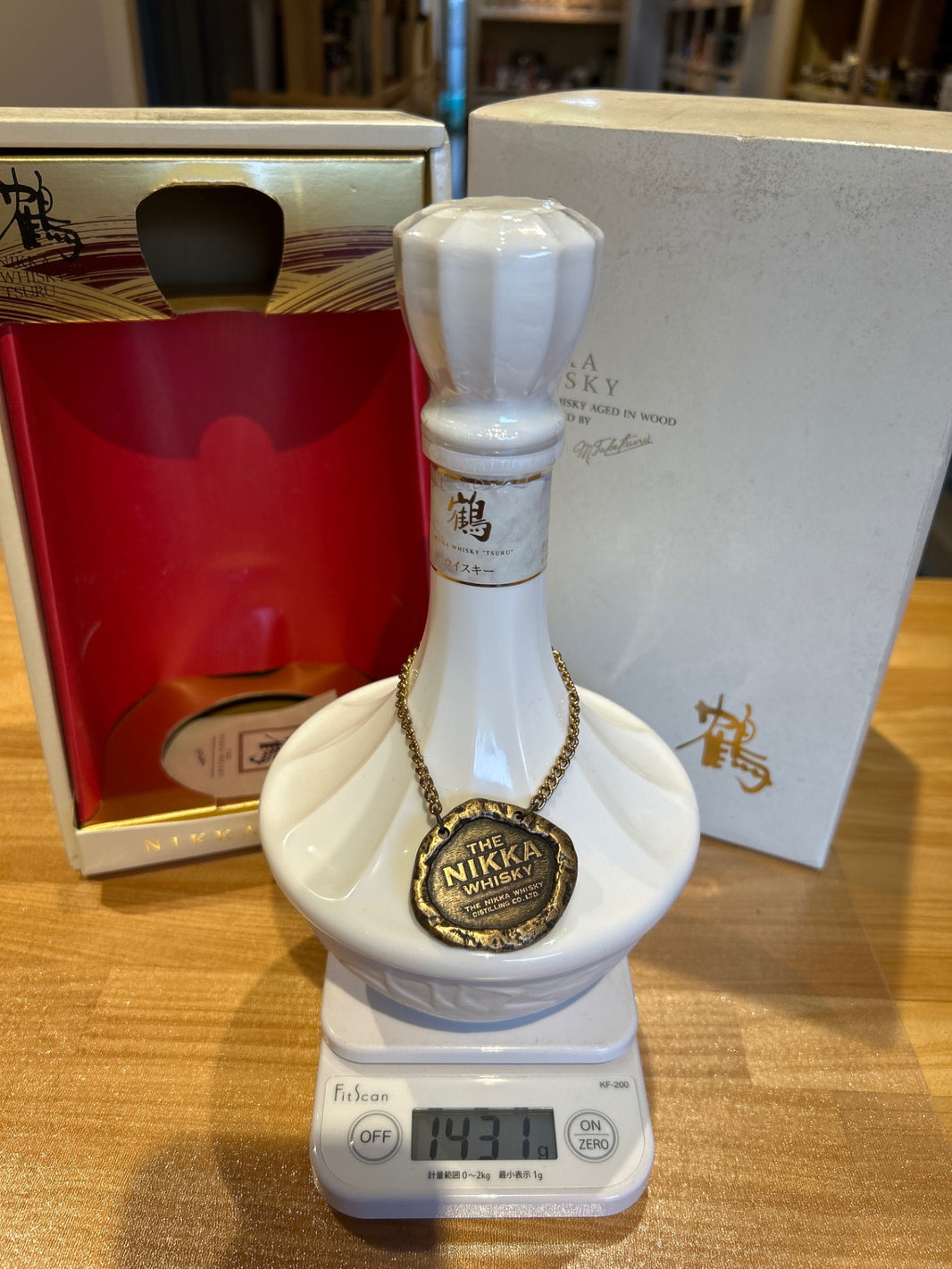 image ニッカ 鶴 白陶器 表記なし 43度 700ml