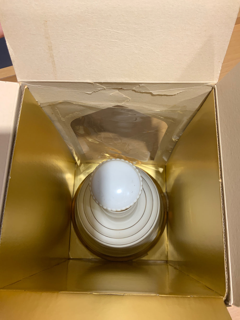 ＢＥＬＬｓ　陶器ボトル　1本　箱付き