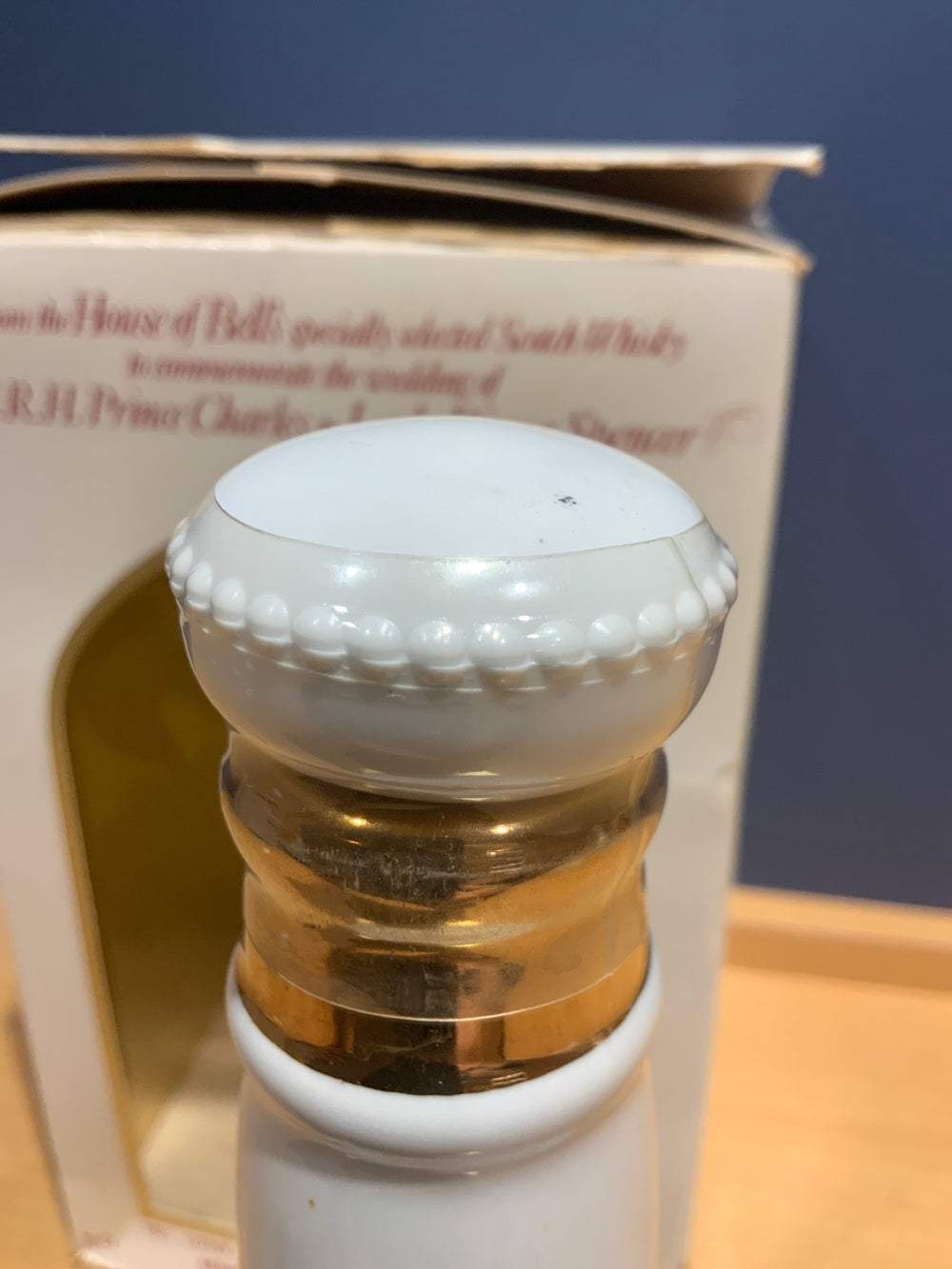 ＢＥＬＬｓ　陶器ボトル　1本　箱付き