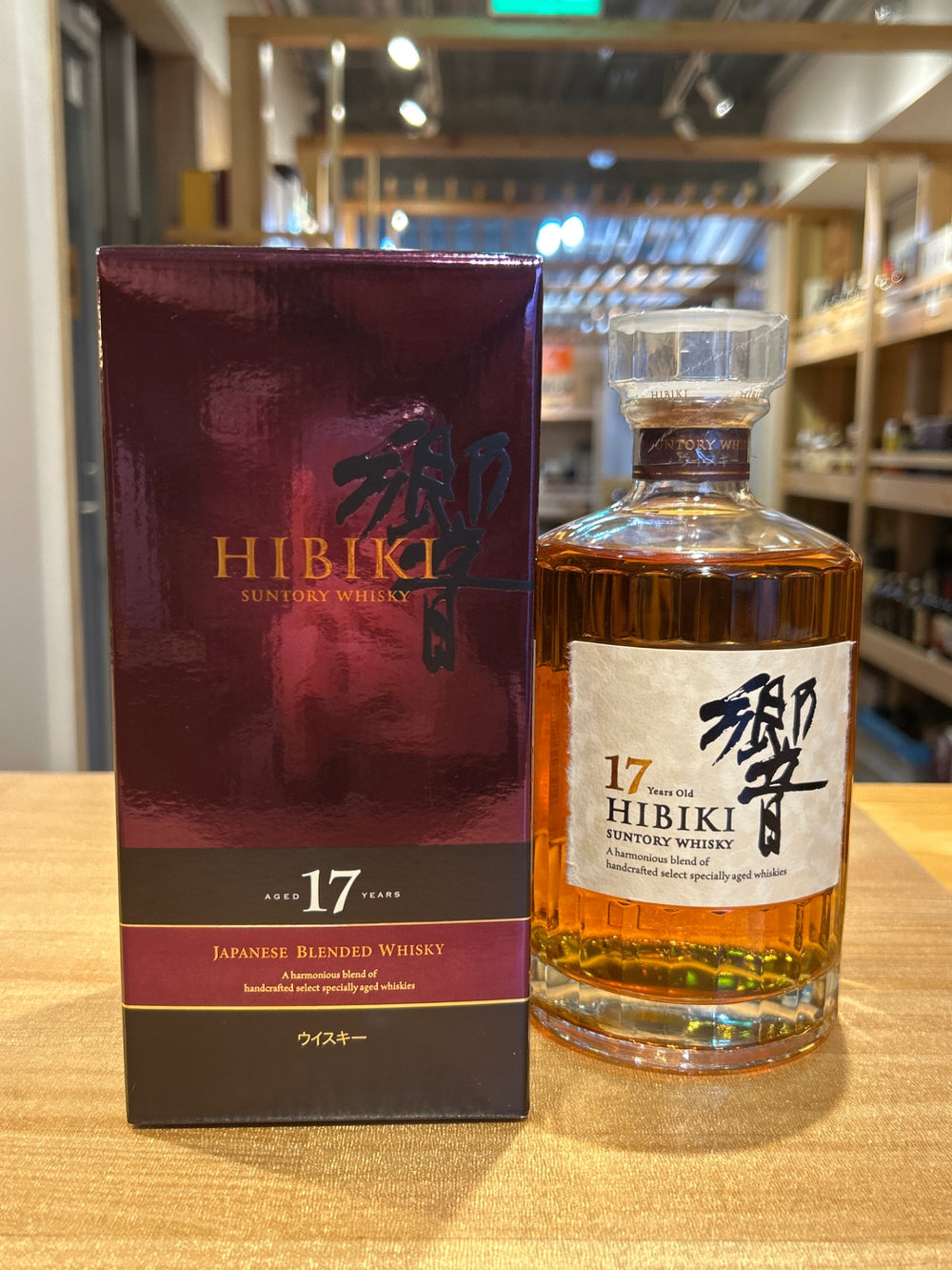 サントリー ブレンデッドウイスキー 響17年カートン付き [ ウイスキー 日本 700ml ]