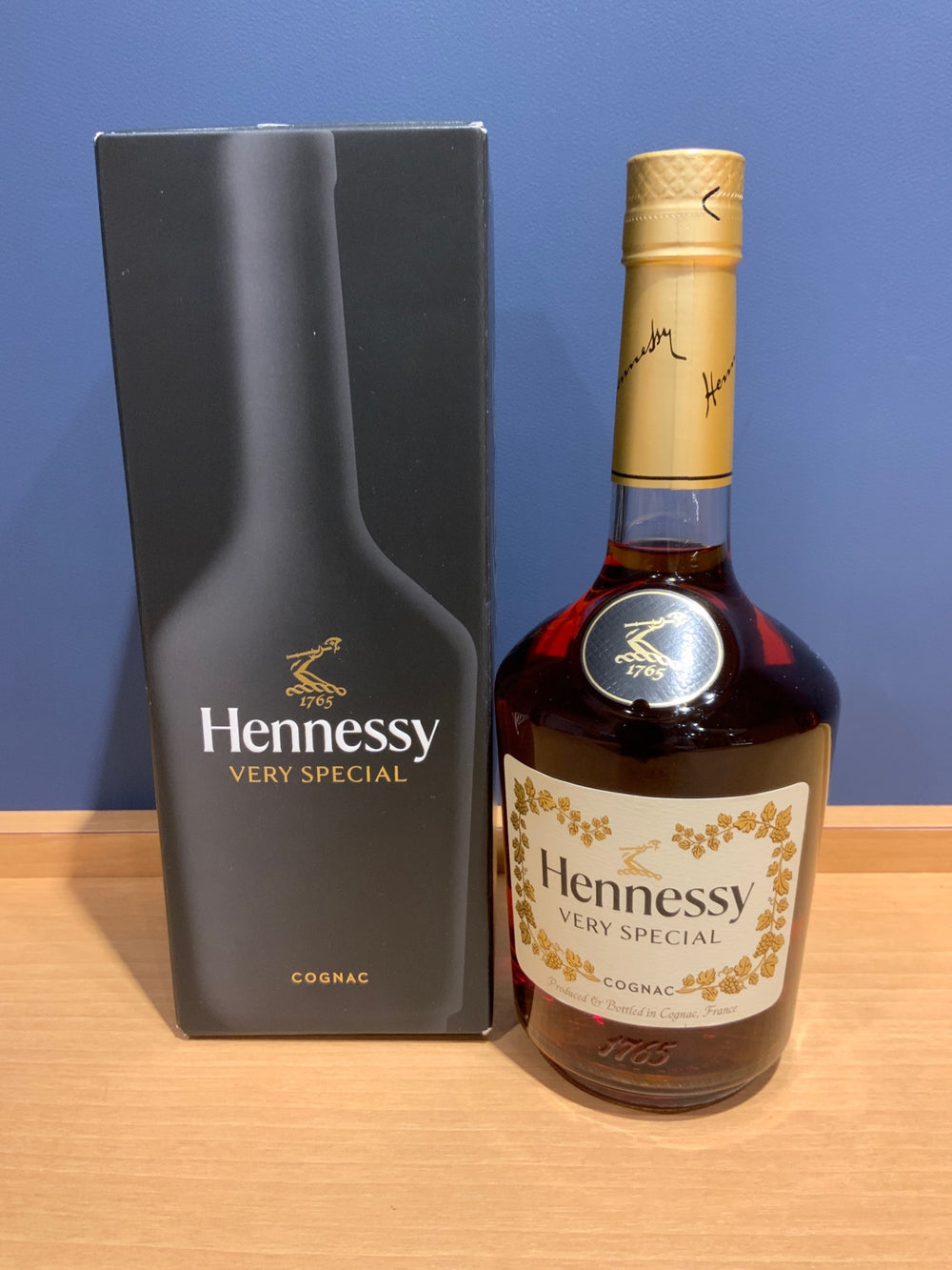ヘネシー　V・S 700ml 箱入り