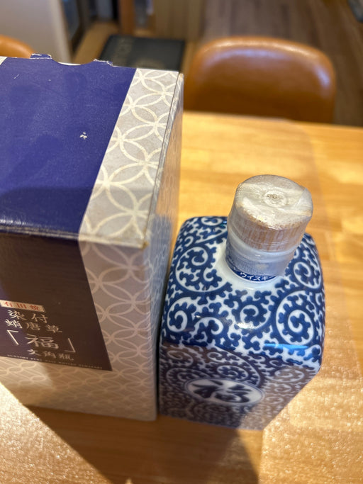 Yamazaki 12-year-old Arita ware square bottle with blue and white octopus arabesque "Fuku" design