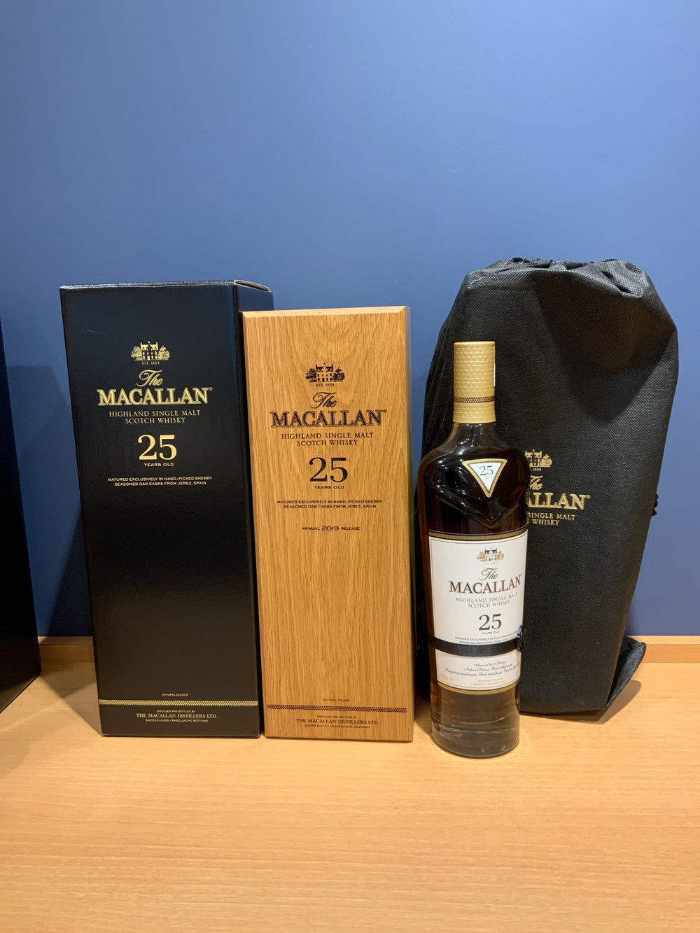 【箱付き】ｻﾞマッカラン25年　シェリーオーク　700ml　43度 2019 Release