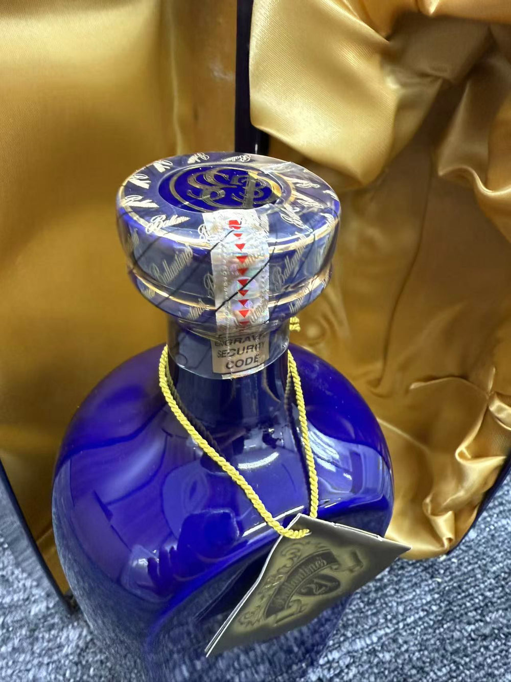 バランタイン21年 陶器ボトル