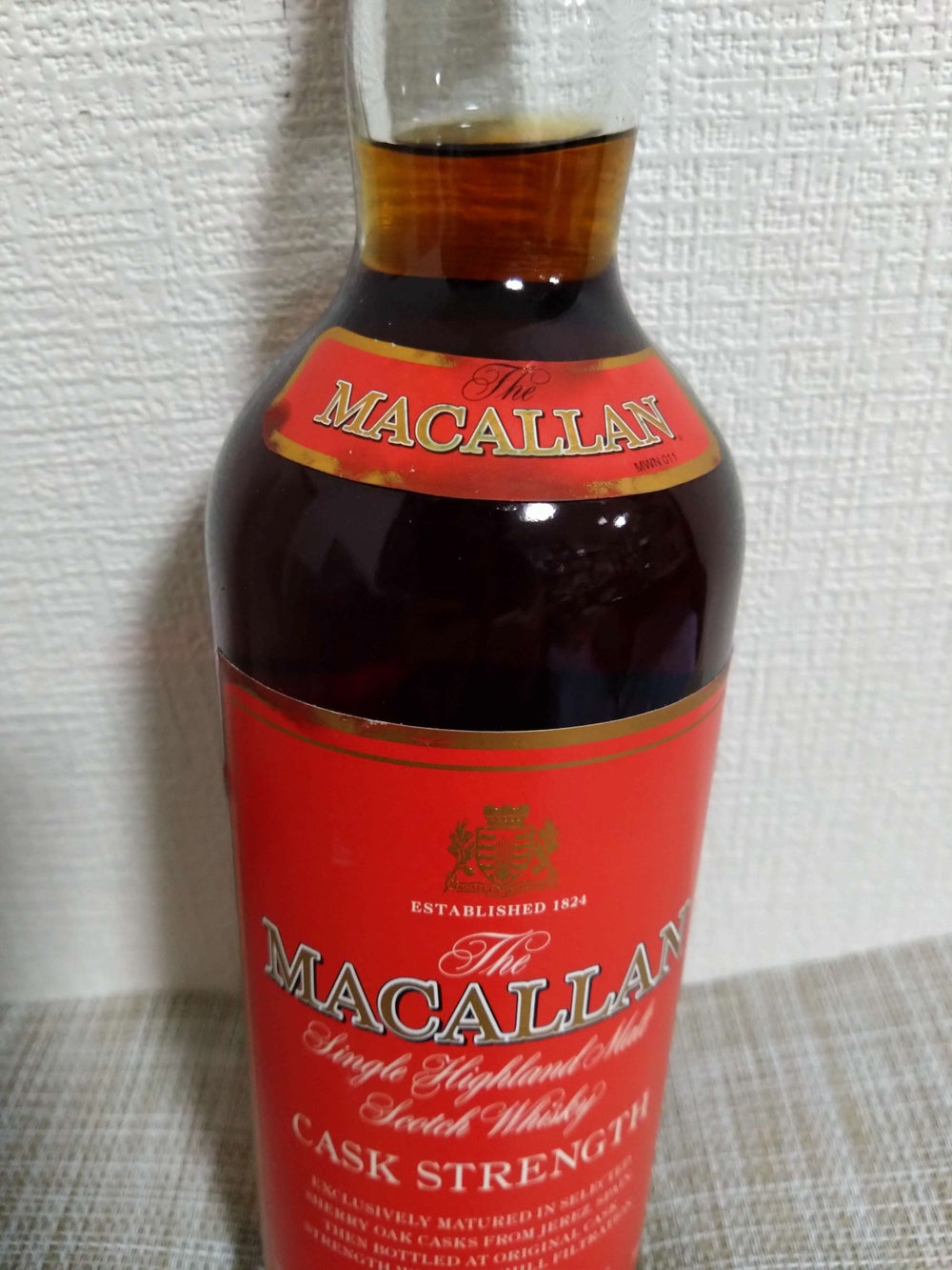 マッカラン　マッカラン カスクストレングス　赤ラベル 箱付き 　750ml