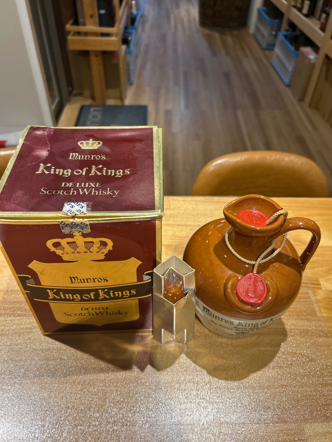 image Munro's King of Kings Whisky, Special Grade, 43% ABV, 750ml, Ceramic Bottle