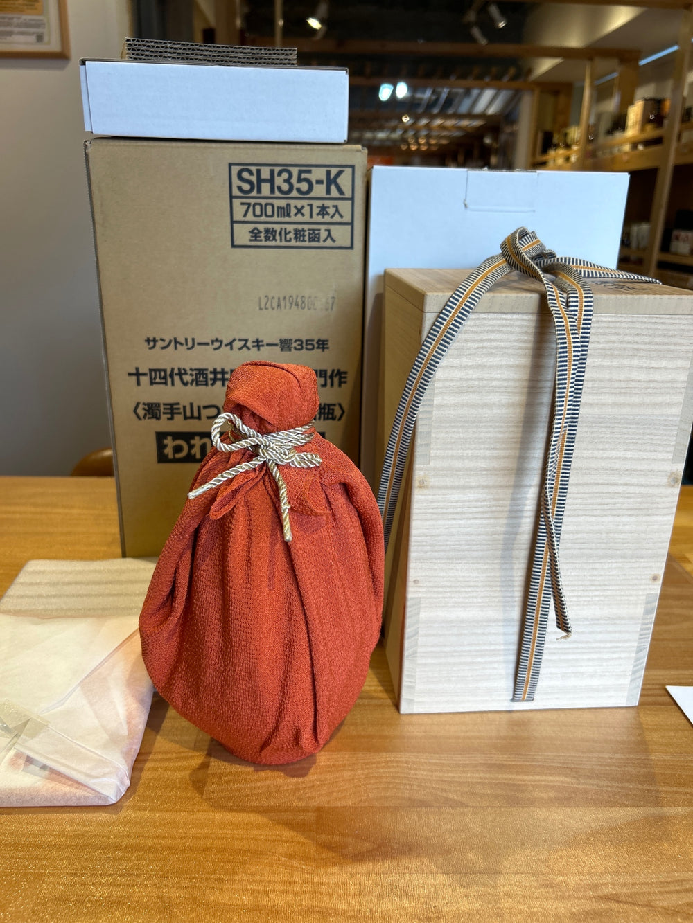 SUNTORY サントリー 響35年 十四代酒井田柿右衛門作 濁手山つつじ文洋酒瓶 700ml
