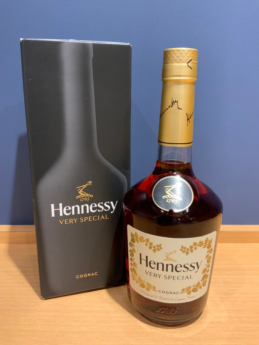ヘネシー　V・S 700ml 箱入り