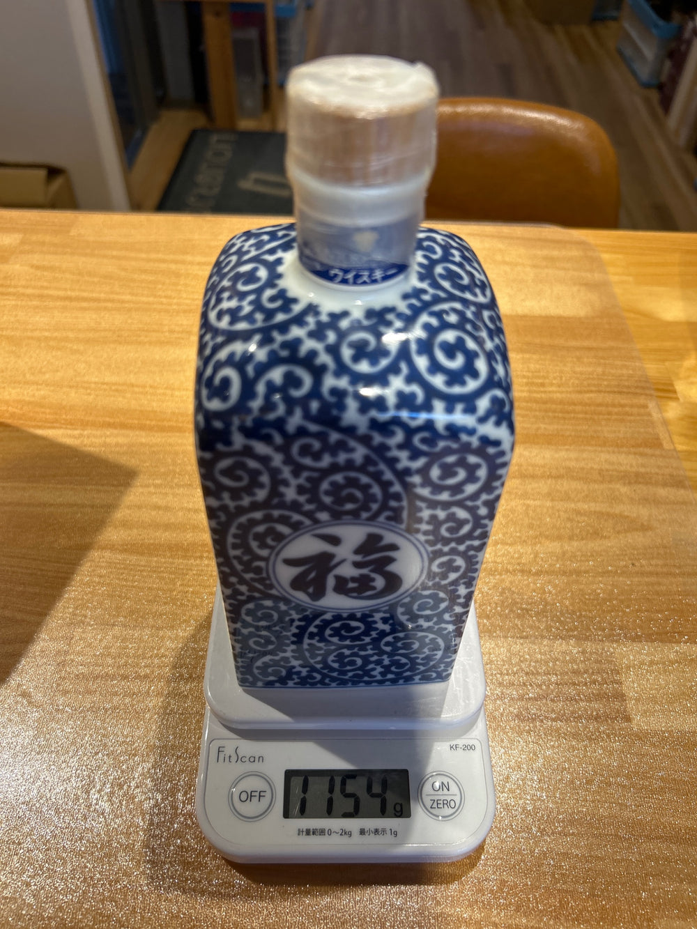 Yamazaki 12-year-old Arita ware square bottle with blue and white octopus arabesque "Fuku" design
