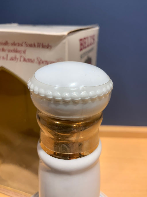 ＢＥＬＬｓ　陶器ボトル　1本　箱付き