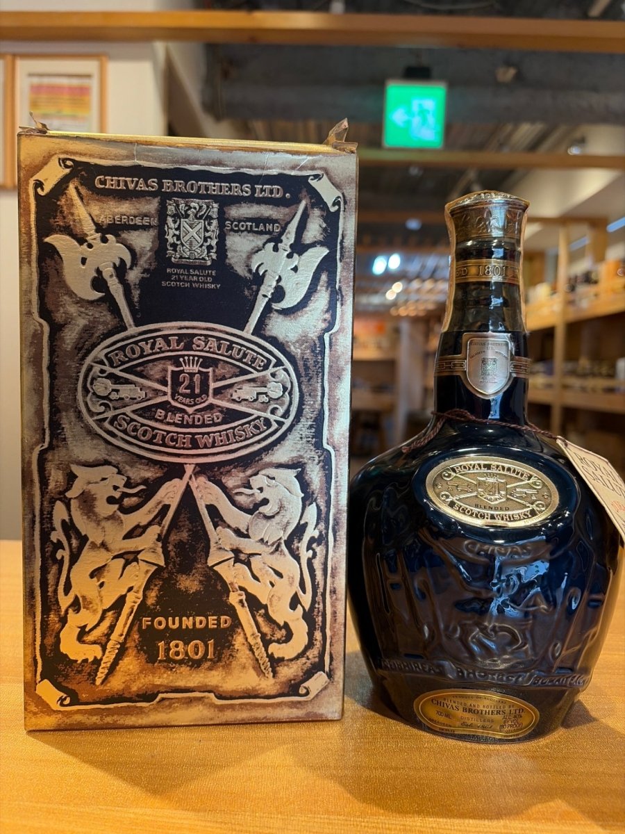 image ROYAL SALUTE ロイヤルサルート 21年 青 陶器ボトル ウイスキー 700ml 40% - LIQUOR JOY