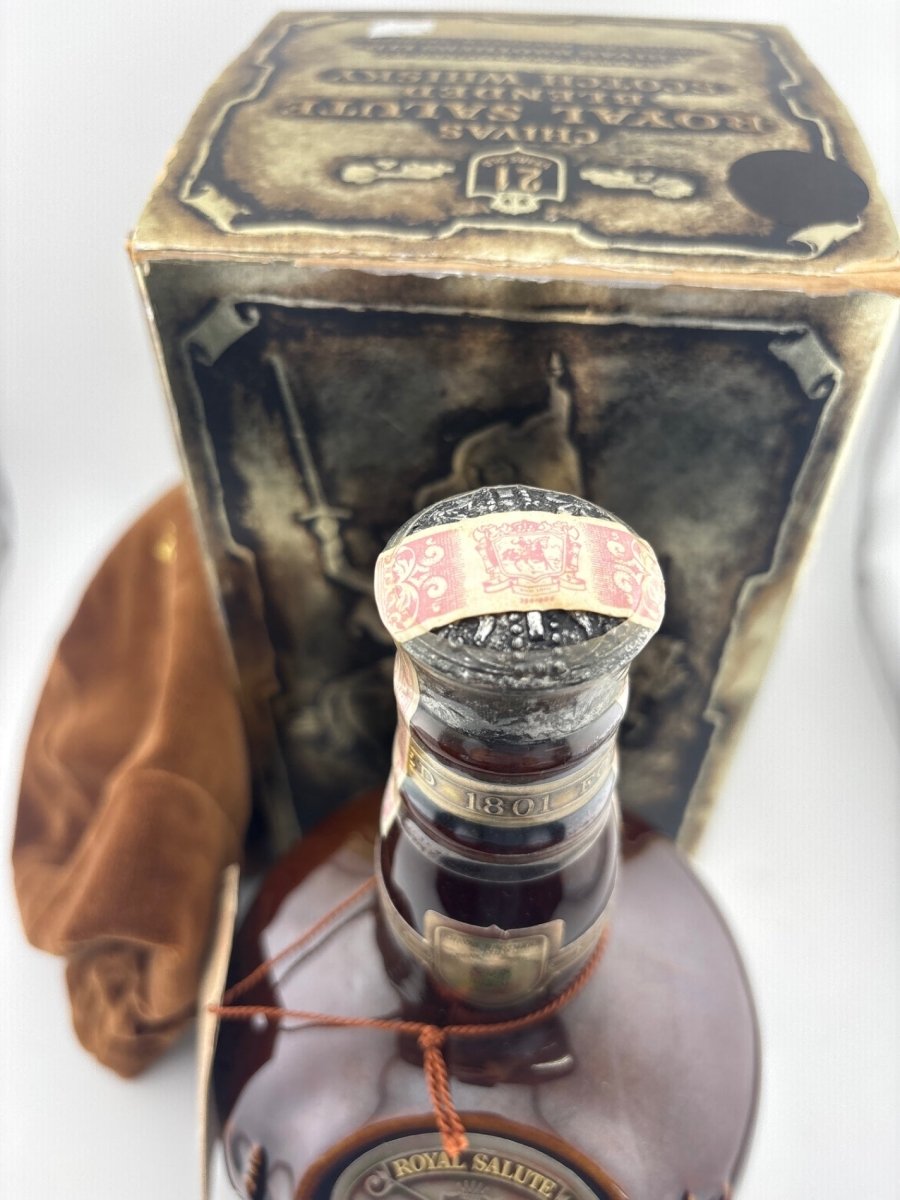 image ROYAL SALUTE ロイヤルサルート 21年 茶 陶器ボトル ウイスキー 700ml 40% - LIQUOR JOY