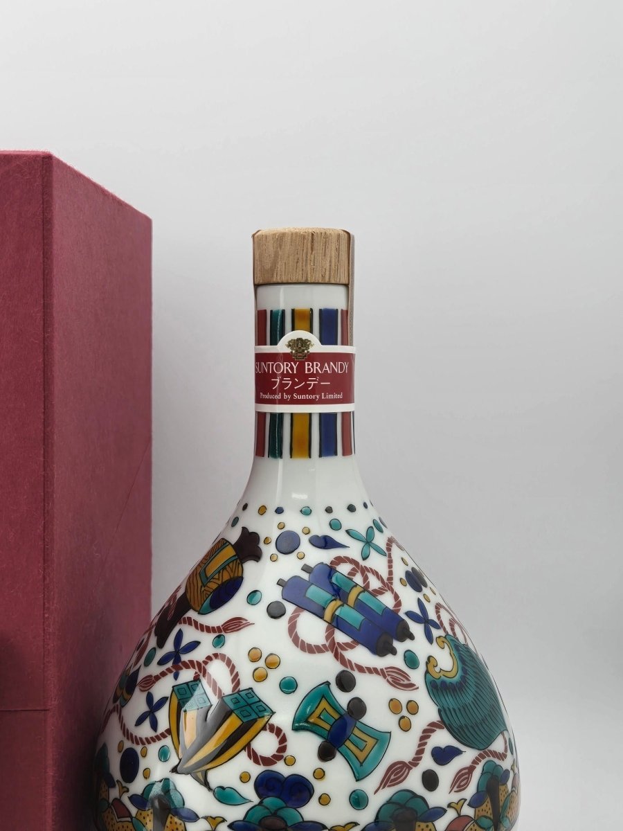 image 【未開栓】SUNTORY サントリー スペシャルボトルコレクション 九谷焼 色絵宝づくし文 ブランデー 600ml 40% - LIQUOR JOY