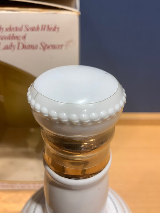 ＢＥＬＬｓ　陶器ボトル　1本　箱付き