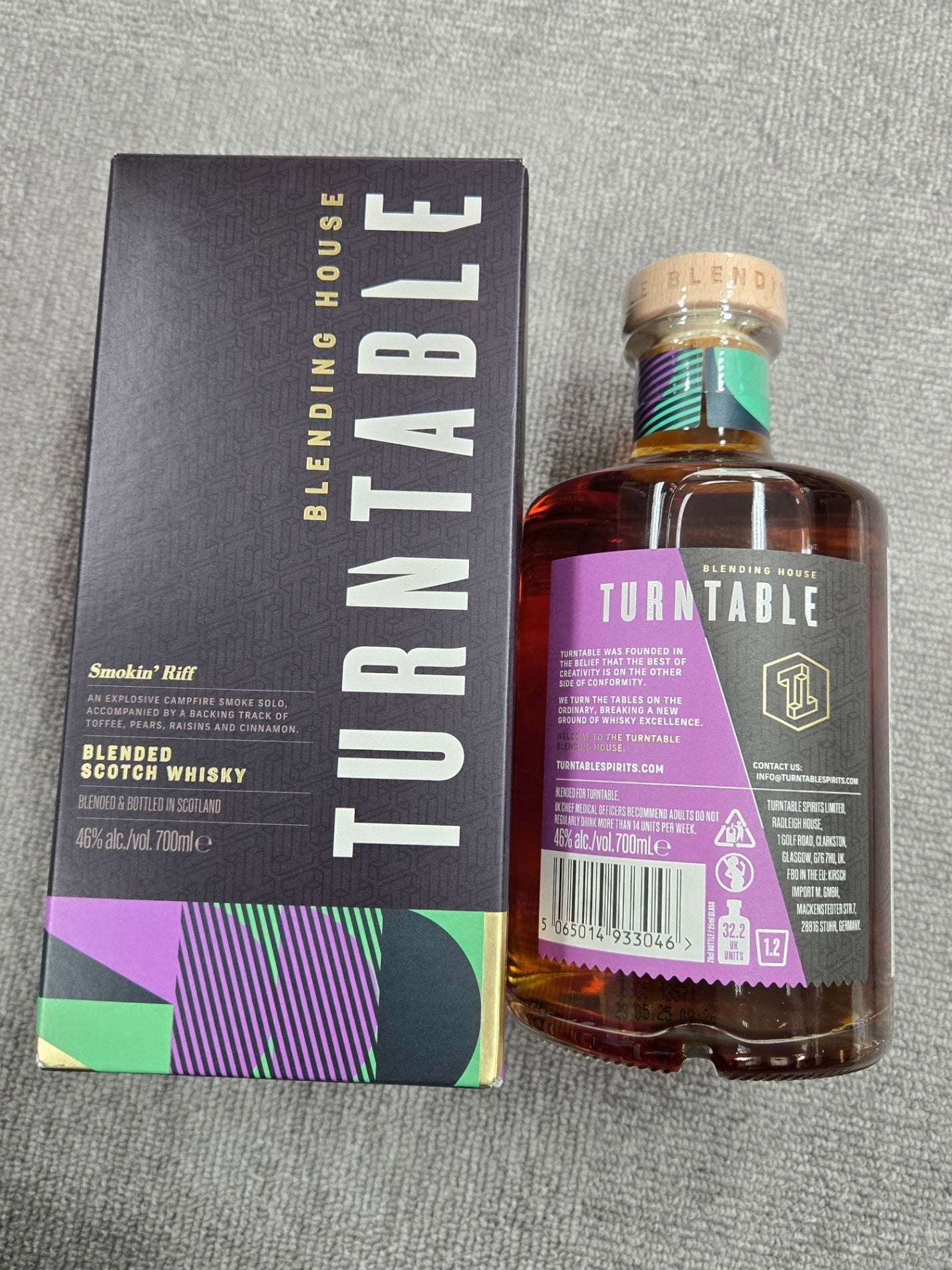 ターンテーブル・スモーキンリフ (ブレンデッド・ウイスキー) 700ml