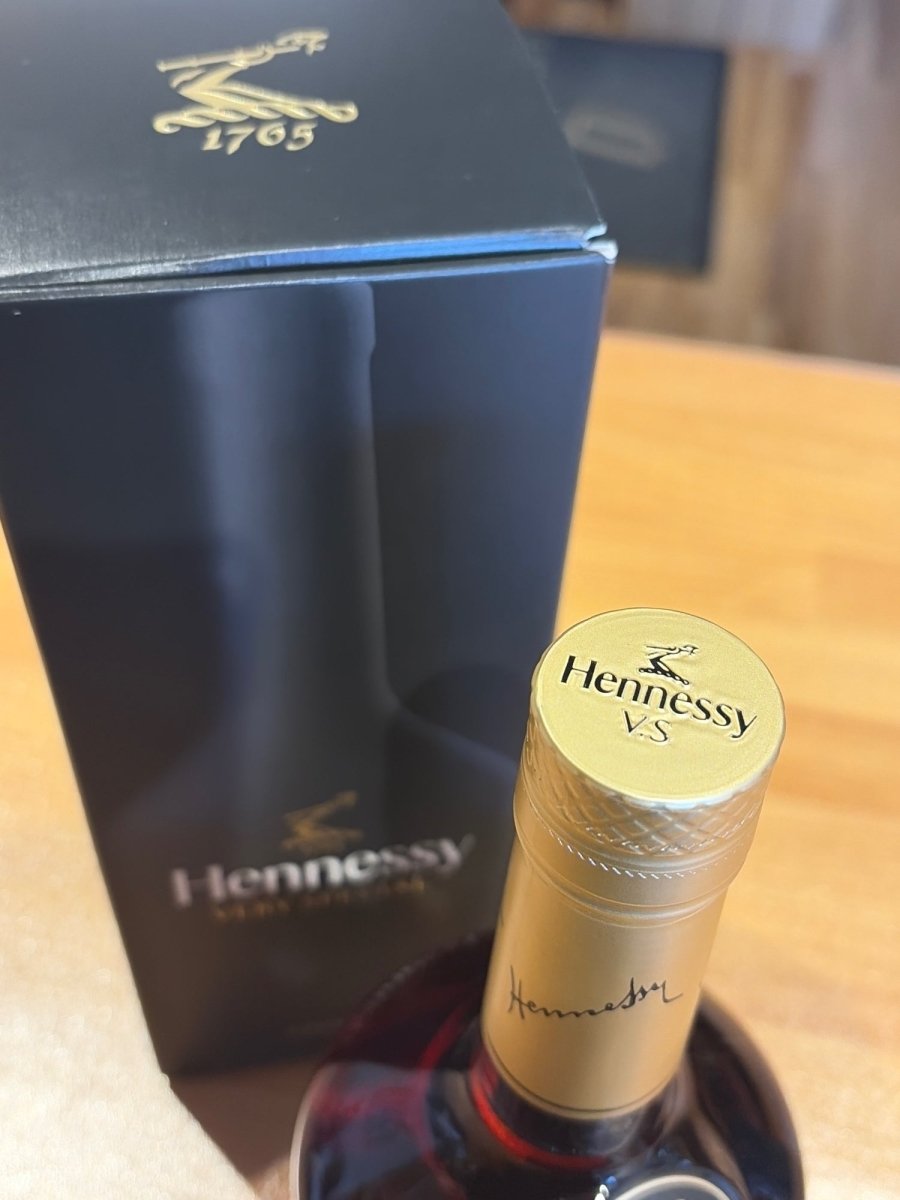 ヘネシー　V・S 700ml 箱入り - LIQUOR JOY
