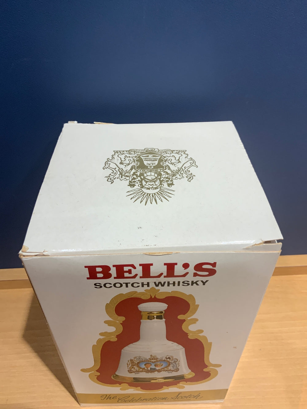 ＢＥＬＬｓ　陶器ボトル　1本　箱付き