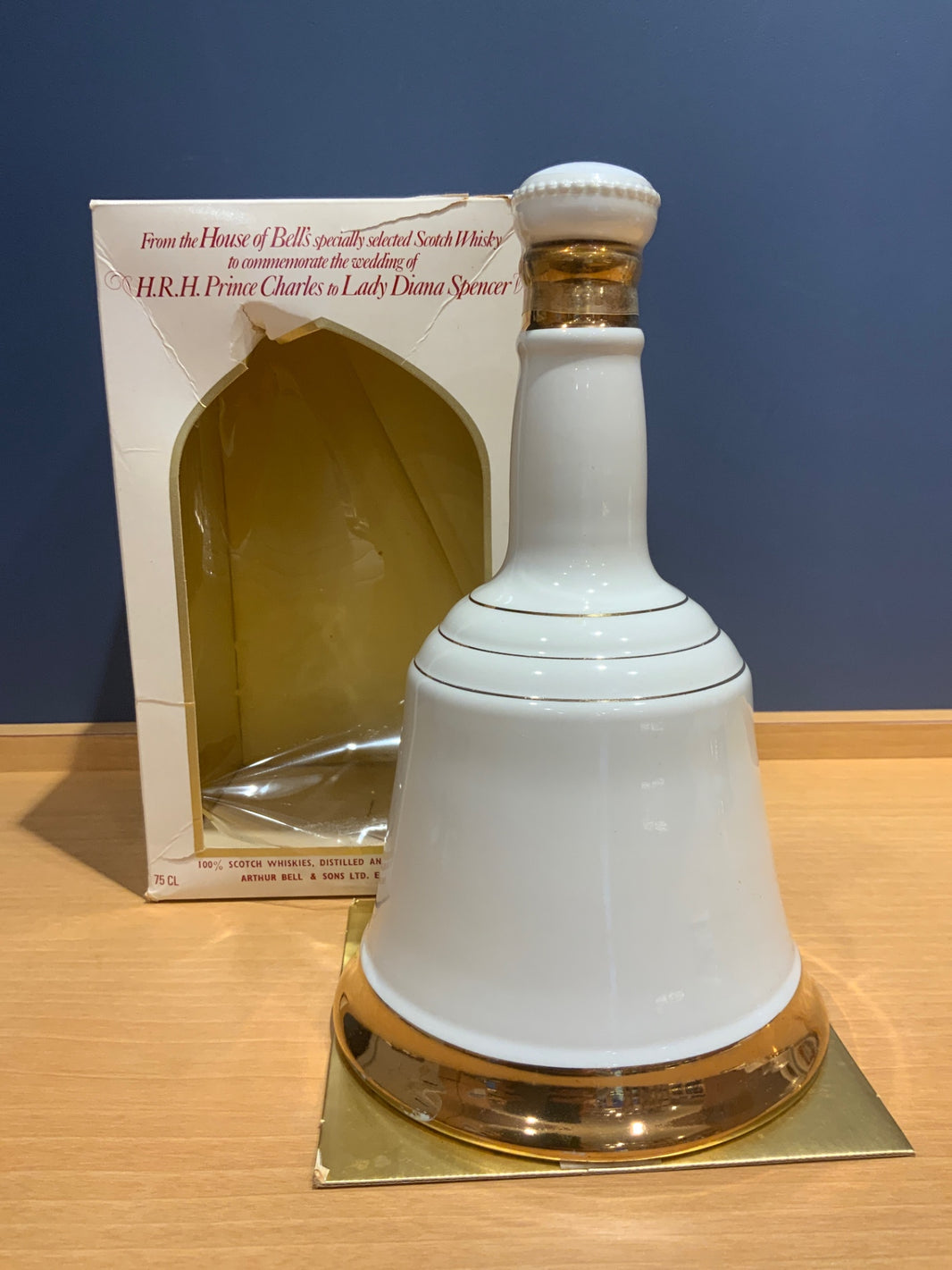 image ＢＥＬＬｓ　陶器ボトル　1本　箱付き